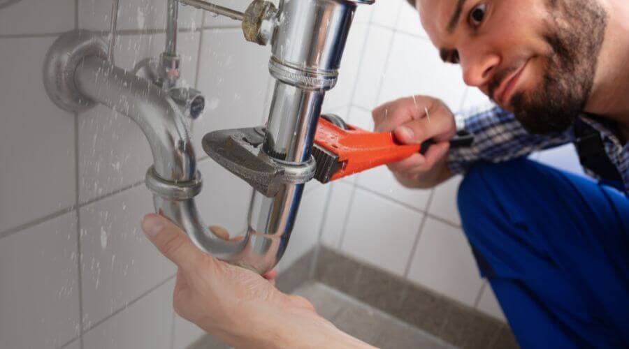 Leaking toilet repair in Buford, WY